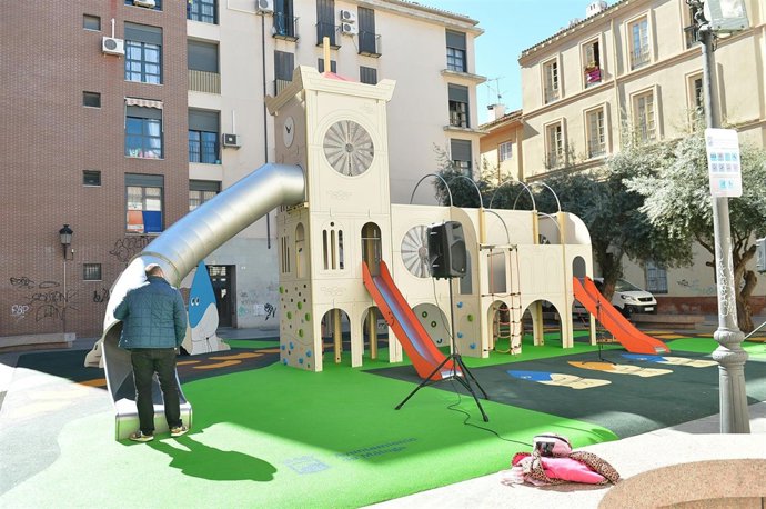Parque de las cofradías centro histórico de Málaga apertura infantil niños