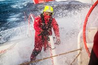 El 'MAPFRE' lucha por remontar posiciones para llegar en contacto con la flota a Cabo de Hornos