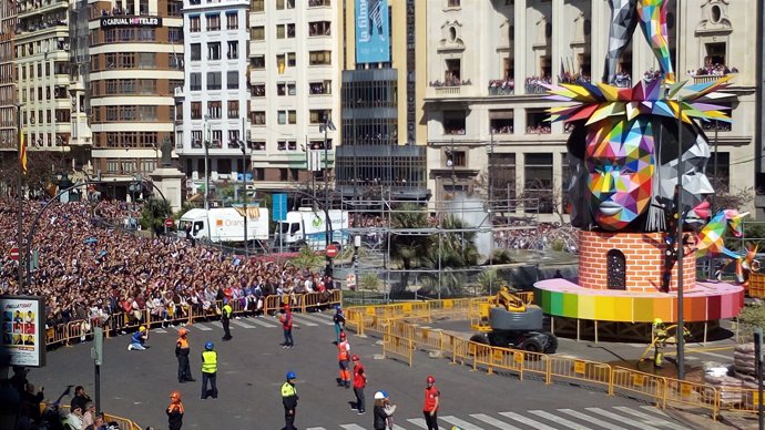 La plaza se ha vuelto a llenar a dos días de la 'plantà' de las Fallas 2018