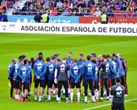 España prepara el duelo ante Argentina en un Wanda abierto y con posibles cambios en el once