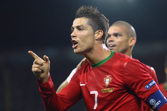 Cristiano Celebra El Primer Gol Del Partido Ante Holanda