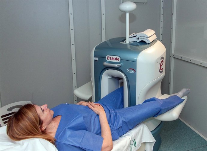 El Hospital Virgen del Rocío renueva un equipo de resonancia articular