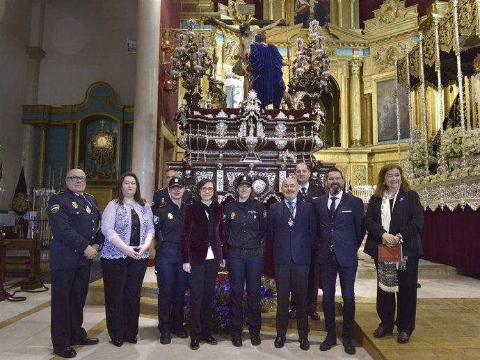 Rosa Aguilar asiste a la ofrenda floral en el Hermanda del Cerro del Águila