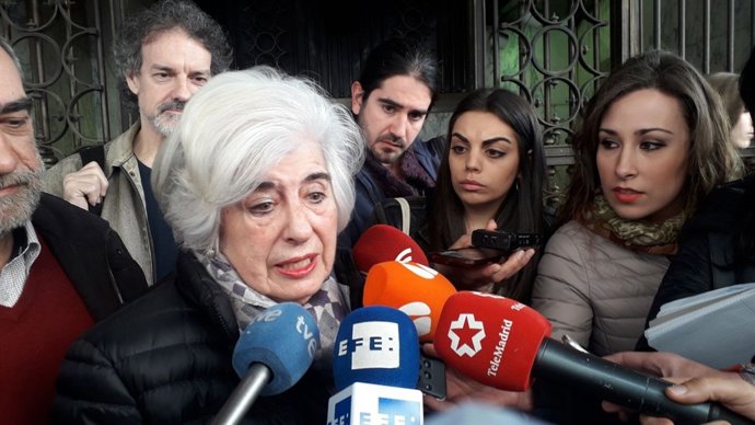 Paca Sauquillo a la salida de los juzgados