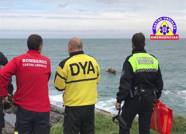 Rescate del cuerpo de la mujer