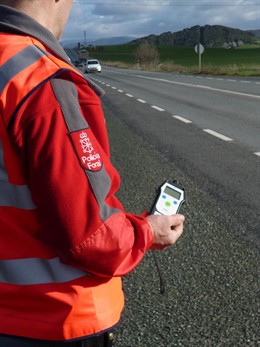 Policía Foral durante un control de alcoholemia