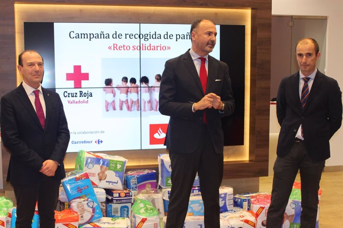 Banco Santander se une a Cruz Roja en su recogida solidaria de pañales en Vallad