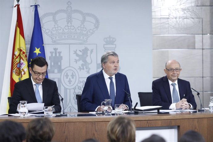 Rueda de prensa de Román Escolano, Iñigo Méndez de Vigo y Cristóbal Montoro