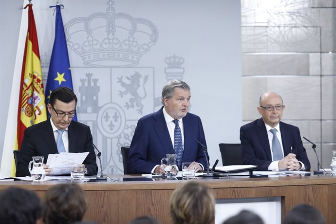 Roda de premsa de Román Escolano, Iñigo Méndez de Vigo i Cristóbal Montoro