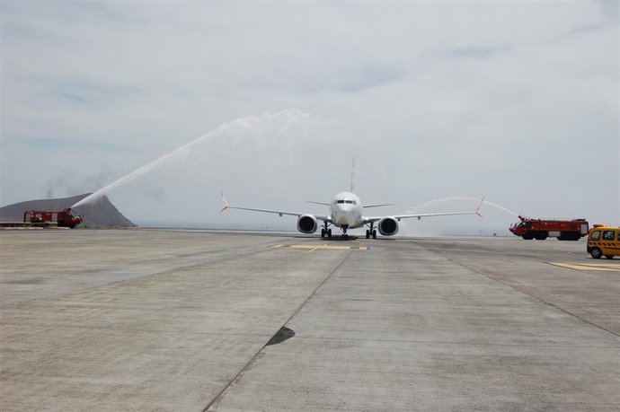 Llegada del vuelo procedente de Tel Aviv a Tenerife Sur