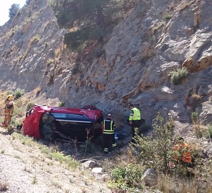 El coche con el que ha volcado del conductor rescatado en Benissa