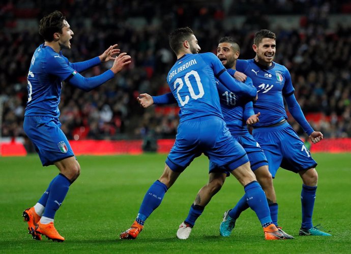 Italia salva los muebles en Wembley