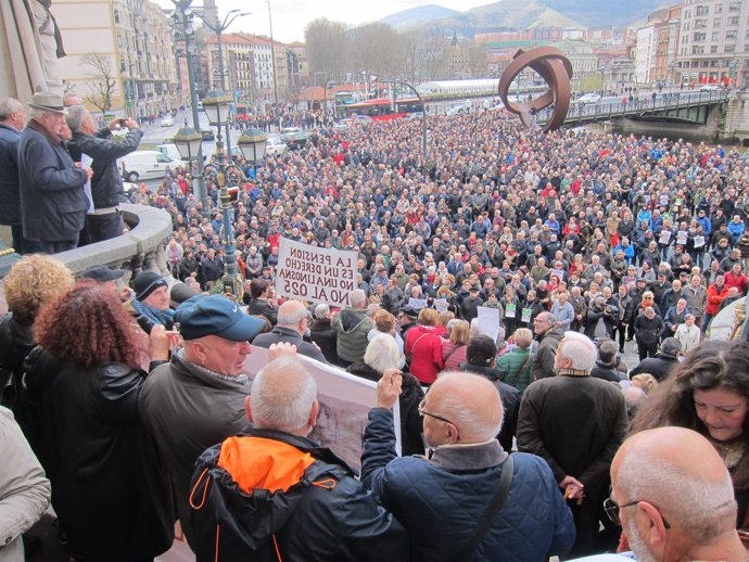 Foto de archivo de concentración de Pensionistas de Bilbao