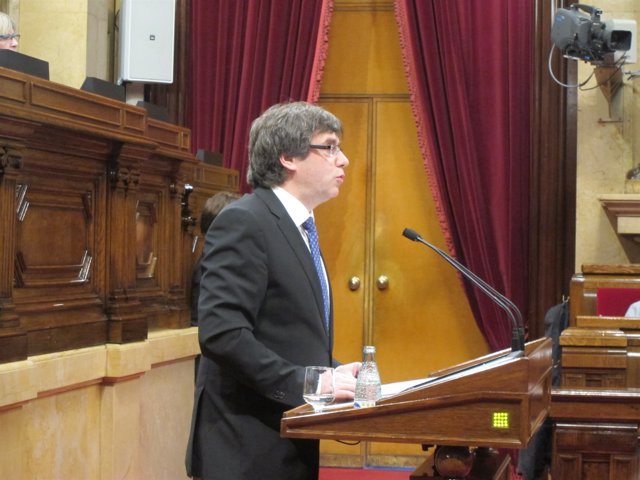 El presidente C.Puigdemont en el pleno del Parlament