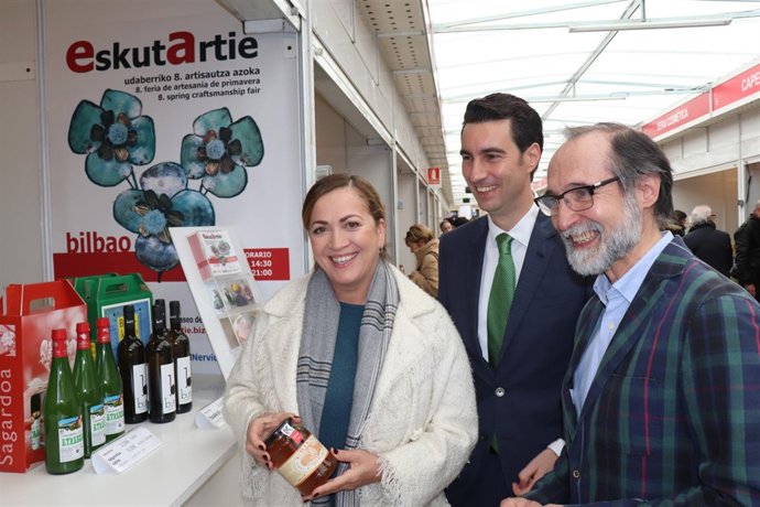 Isabel Muela, Xabier Ochandiano y Bernat Vidal