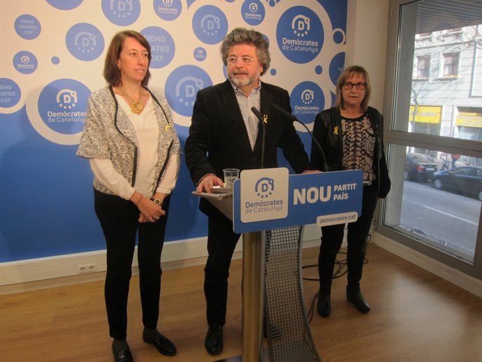 Els dirigents de Demòcrates Assumpció Laïlla, Toni Castellà i Mercè Jou