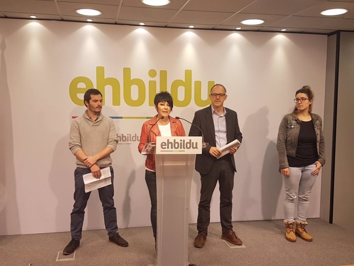 Maddalen Iriarte y representantes de EH Bildu