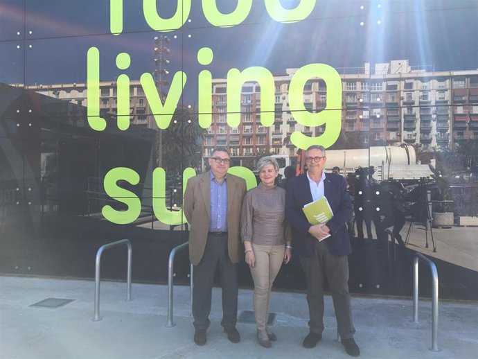 Vicent Llorens, Pilar Moncho y Evarist Caselles en el Cubo de la Marina