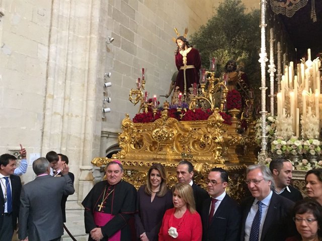 Susana Díaz visita una hermandad de la Semana Santa de Jerez