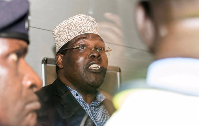 El opositor Miguna Miguna cuando fue detenido en el aeropuerto de Nairobi