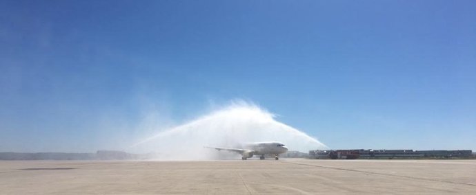 Inauguración del vuelo con conexión a A Coruña
