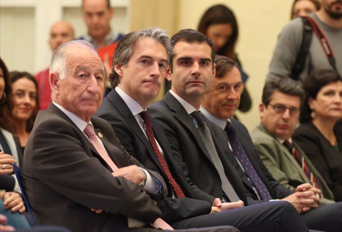 De la Serna, con el presidente de la Diputación de Almería y el alcalde