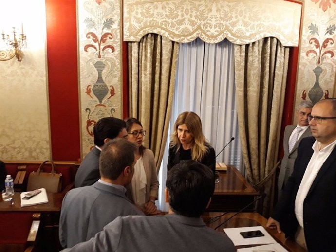 Montesinos conversa con el resto de portavoces 