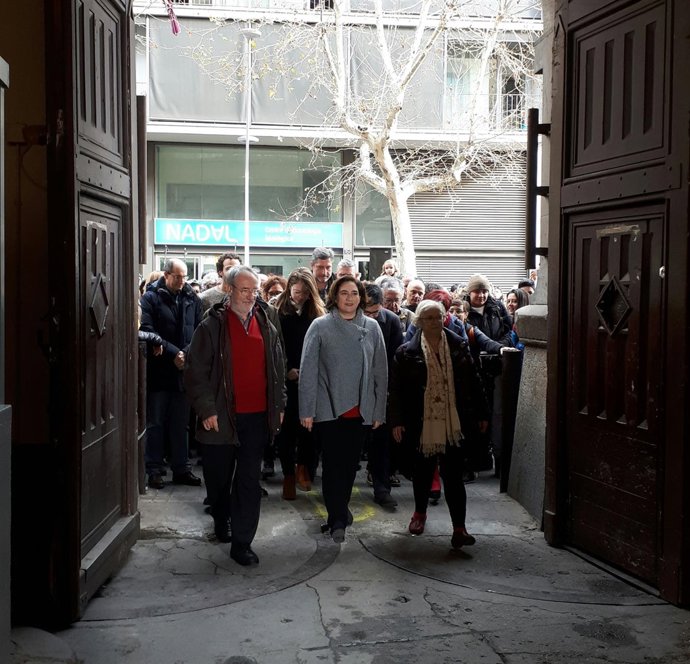 Ada Colau entrando a La Model