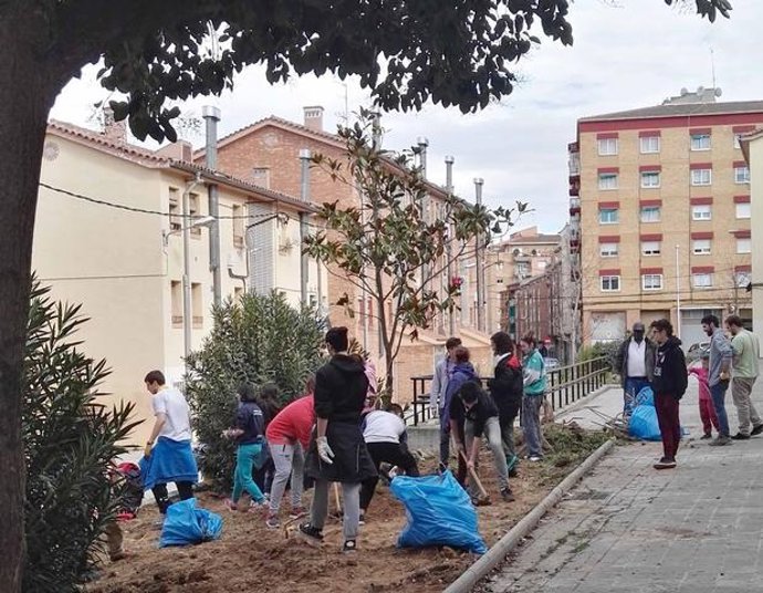 Joves catalans reparen sis pisos vinculats a serveis socials a Lleida