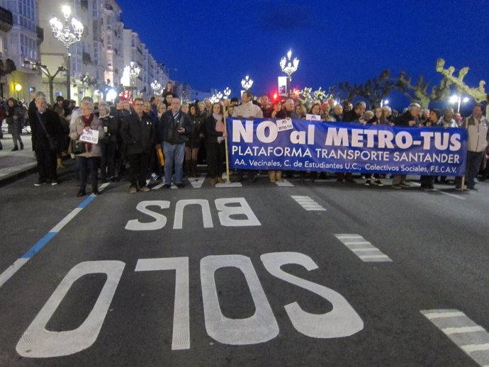 Manifestación contra el MetroTUS                        
