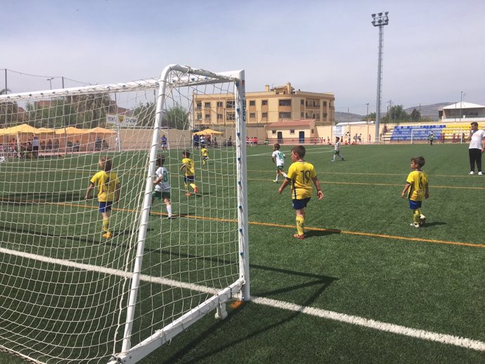 250 Niños De Málaga Y Granada Participan En La Iii Huétor Tájar Cup