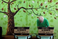 Los Alvarado se enfrentan este domingo en una segunda vuelta dominada por el discurso religioso