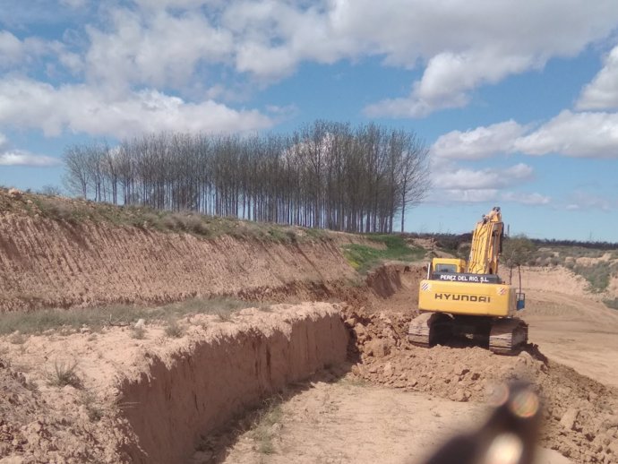 Obras para hacer un mazón en Ebro en Alfaro