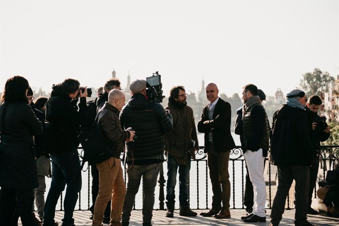 Antonio Muñoz visita el rodaje de la película ‘Un gato, un chino y mi padre’