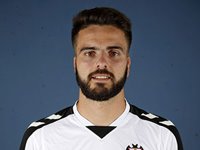 El centrocampista del Albacete Pelayo Novo, ingresado en la UCI con pronóstico reservado tras ser operado