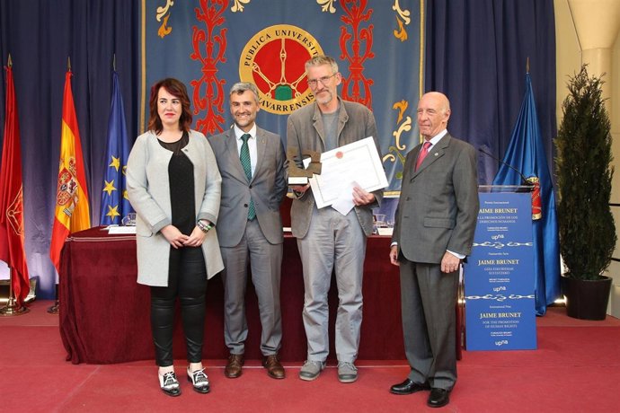 Foto de la entrega del Premio Brunet 2016 a la ONG Británica Reprieve