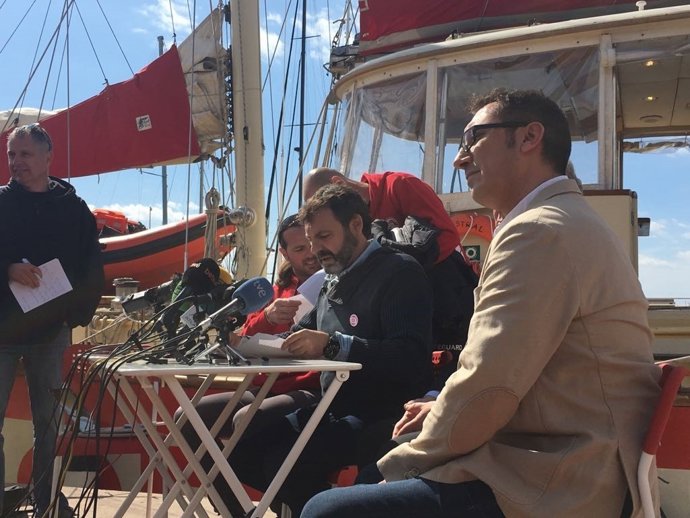 El líder de Proactiva Open Arms, Òscar Camps, en roda de premsa a Badalona