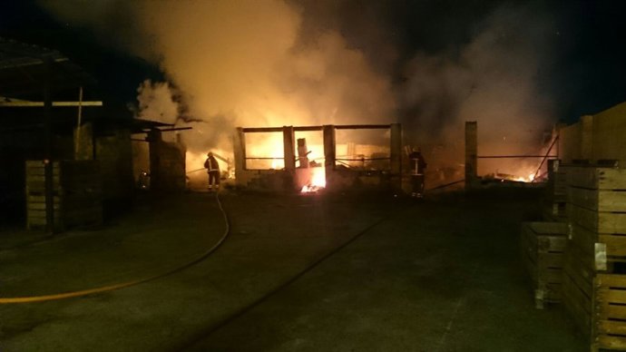 Incendio en un antiguo almacén de fruta