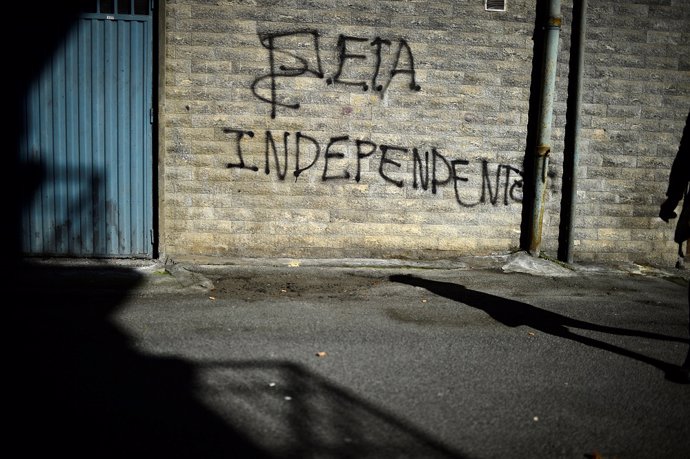 Grafiti con un mensaje a favor de ETA