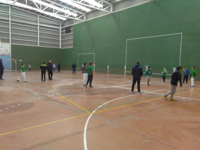 Encuentro deportivo para promocionar el frontón