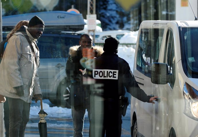 Policía francesa en los Alpes