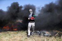 Tres palestinos heridos este domingo por disparos israelíes en la frontera de la Franja de Gaza