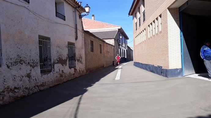Finalizan las obras de renovación de la calle Badenas de Longares.