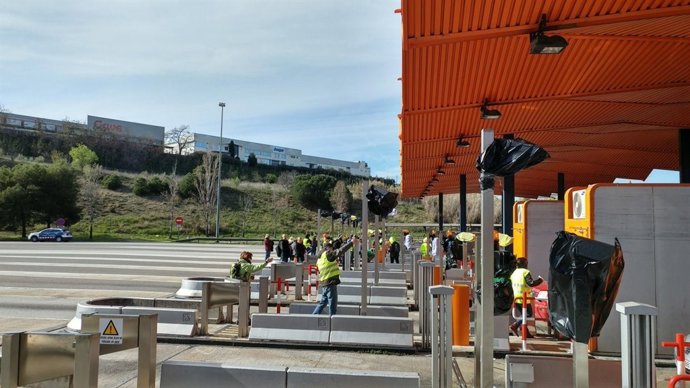 Acció dels CDR per deixar passar els cotxes sense pagar en els peatges