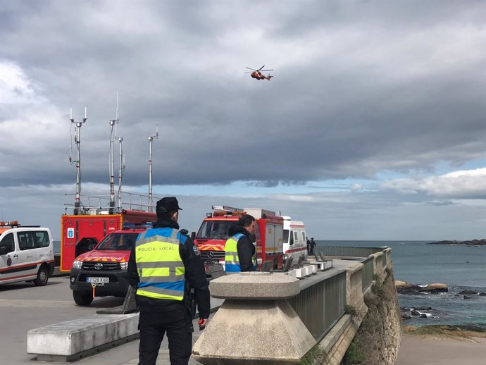 Búsqueda de la joven arrastrada por el mar en A Coruña
