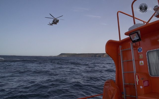 Operativo de Salvamento Marítimo para rescata con Salvamar Gadir cerca de Tarifa