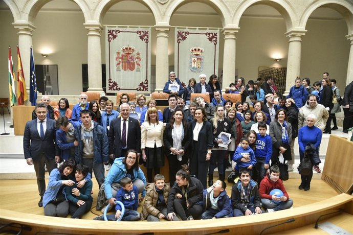 Día del Autismo lectura manifiesto Parlamento riojano