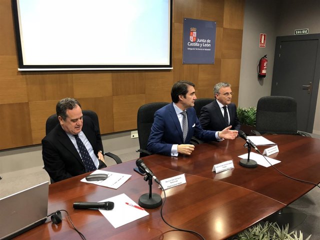 Quiñones (centro), Trillo (izda) y Ventosa (dcha) presentan las guías, 2-3-18