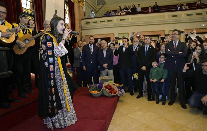 La cantante de OT, Ana Guerra, en Salón de Plenos de Murcia 
