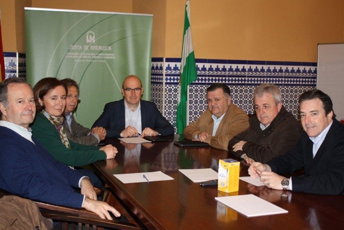 Carmona y Zurera (centro), durante la reunión mantenida
